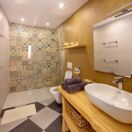 Апартаменты Serenity Ocean View 1br With Terrace, Pool & Walk To Beaches