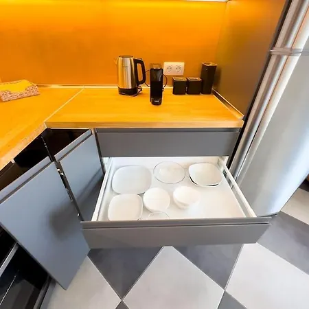 Serenity Ocean View 1br With Terrace, Pool & Walk To Beaches *