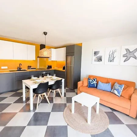 Serenity Ocean View 1br With Terrace, Pool & Walk To Beaches Apartman
