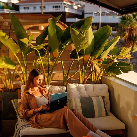 Serenity Ocean View 1br With Terrace, Pool & Walk To Beaches Apartman