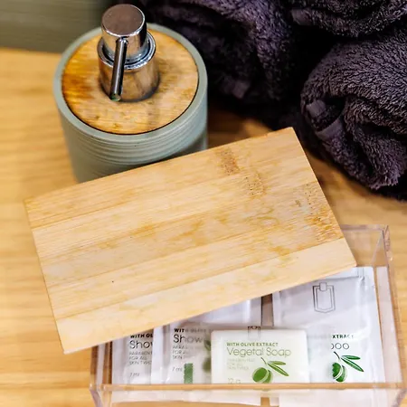 Serenity Ocean View 1br With Terrace, Pool & Walk To Beaches Apartman *