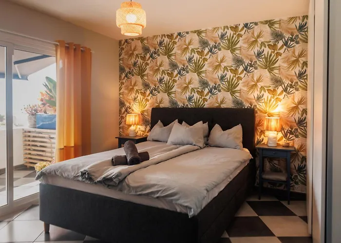 Serenity Ocean View 1br With Terrace, Pool & Walk To Beaches Appartement *