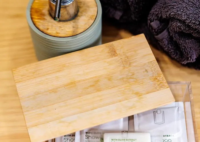 Serenity Ocean View 1br With Terrace, Pool & Walk To Beaches Appartement *