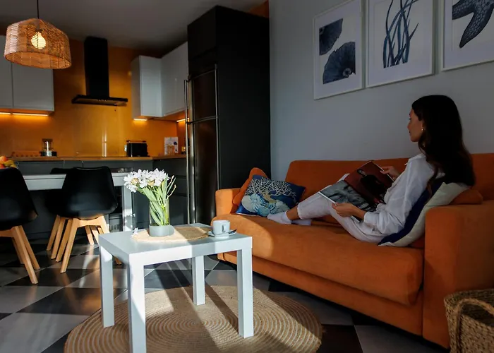 Serenity Ocean View 1br With Terrace, Pool & Walk To Beaches *