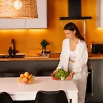 Serenity Ocean View 1br With Terrace, Pool & Walk To Beaches شقة *