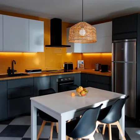 Serenity Ocean View 1br With Terrace, Pool & Walk To Beaches Apartament