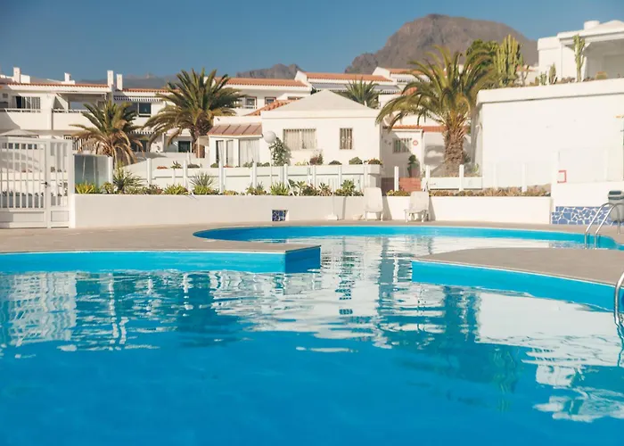 Serenity Ocean View 1br With Terrace, Pool & Walk To Beaches *