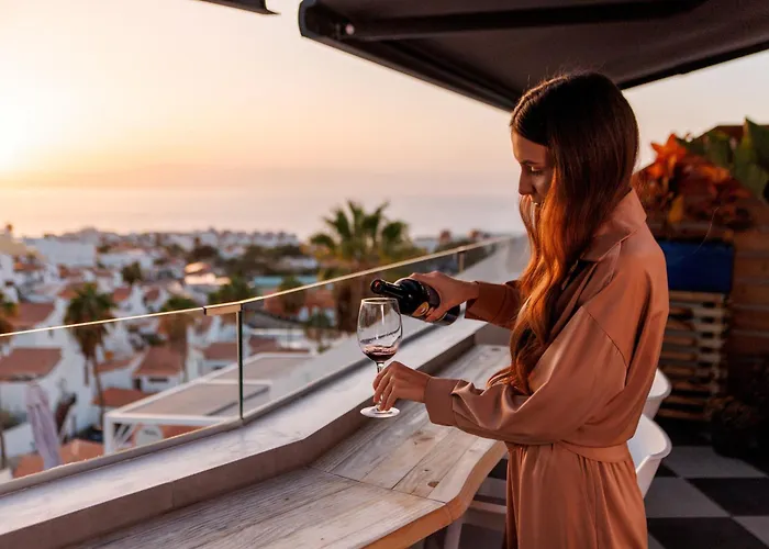 Serenity Ocean View 1br With Terrace, Pool & Walk To Beaches Apartament